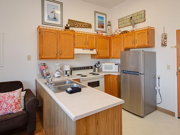 3rd image of 532 Dyckman Ave APT 3