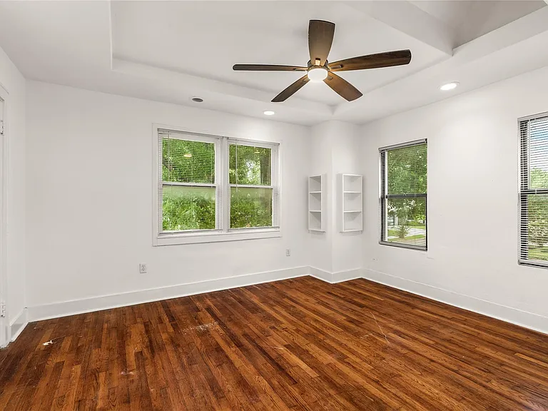 2202 W Main St — Photo 20