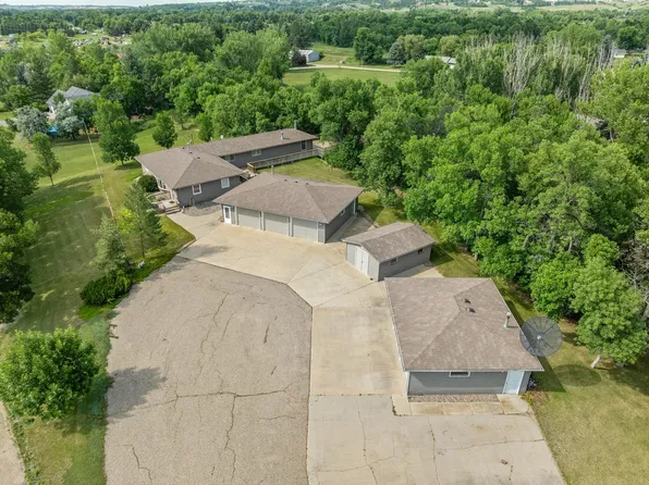 6510 7th Ave NW, Minot, ND 58703