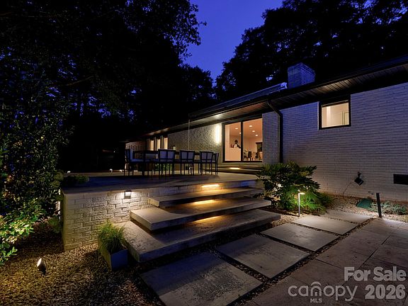 4th image of 811 Lansdowne Rd