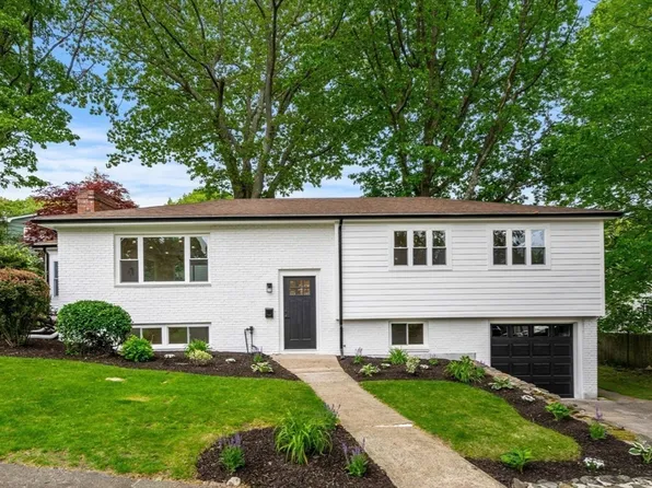 26 Parsons Dr, Swampscott, MA 01907