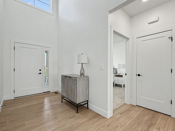 3rd image of 1310 Heights Ct