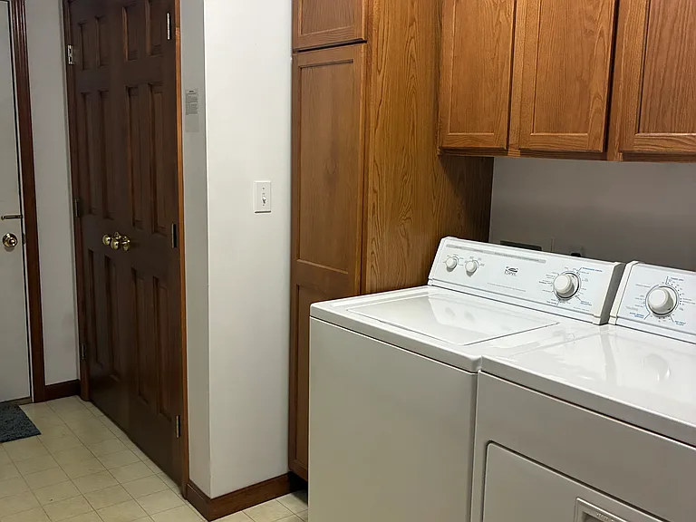 3309 Crystal Lake Dr — Photo 2