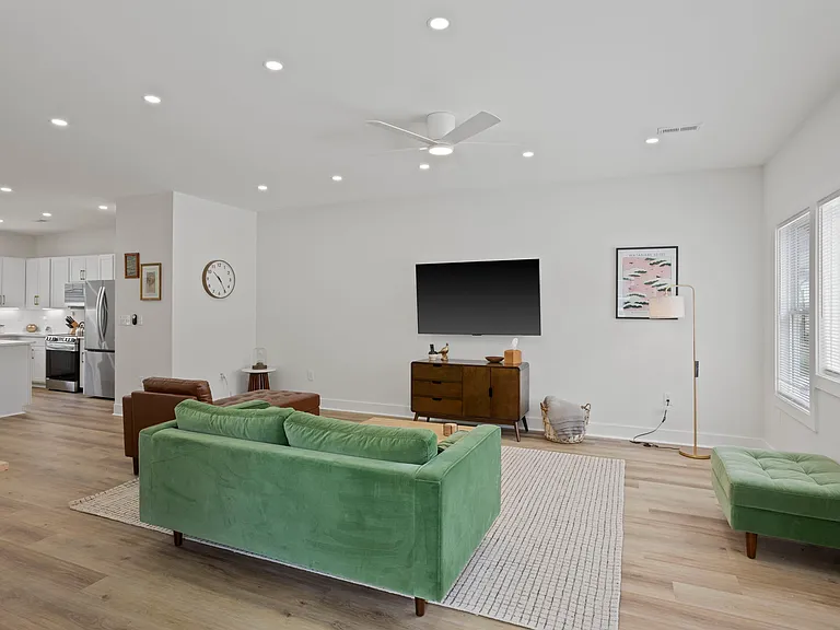 5 McDade St #A — Photo 3