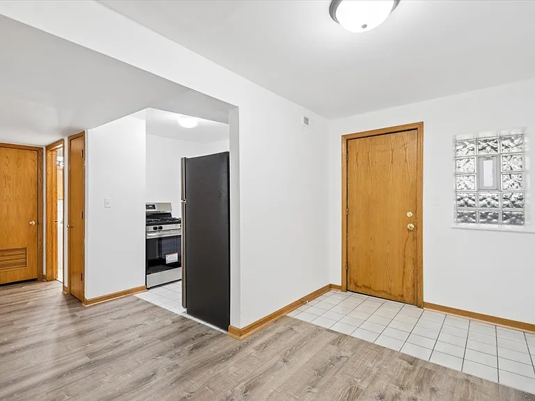 4453 N Dover St #G — Photo 7