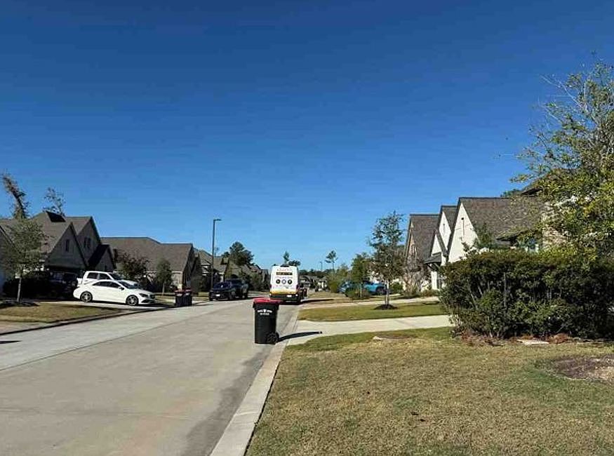 Exterior Neighborhood (street photo)