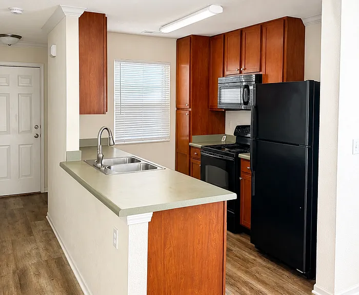 840 Woodside Creek Dr — Photo 2