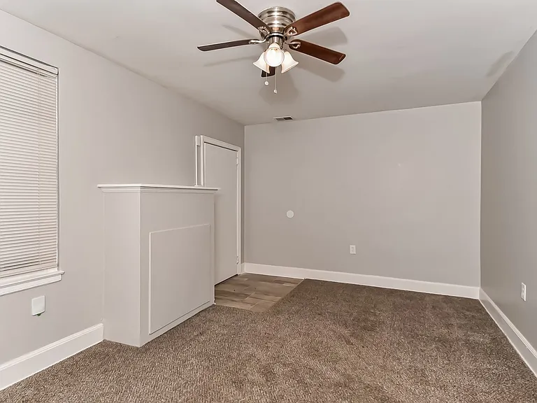 5111_018_living_room_13383203.jpg