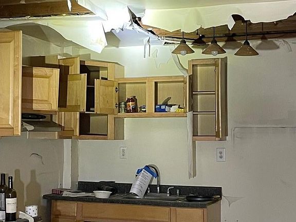 5th image of 417 Monmouth St