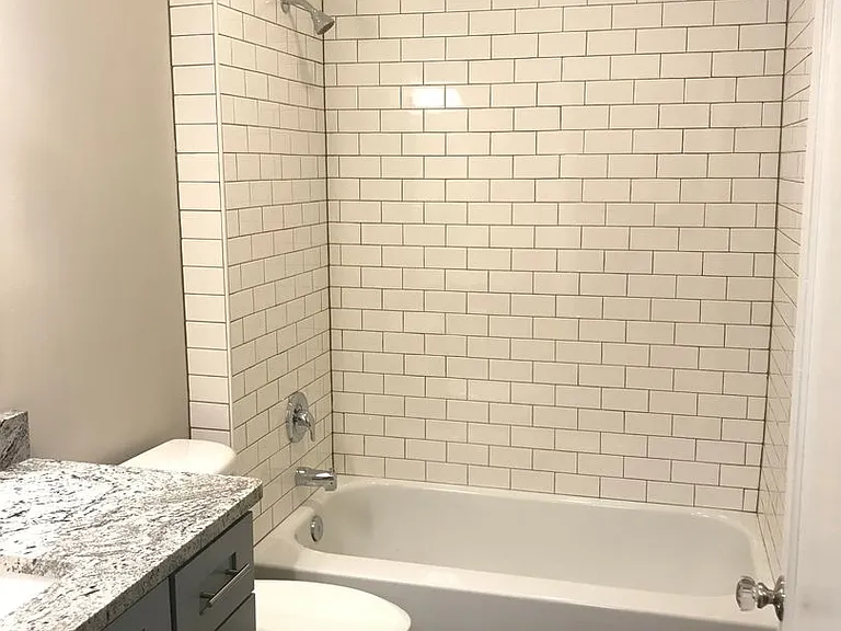 516 W 8th St #1 — Photo 10