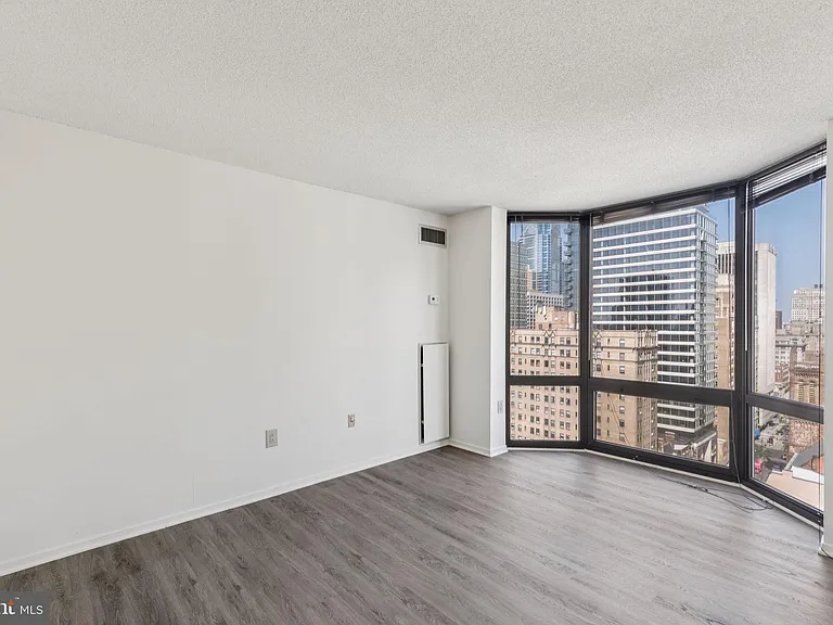 2020 Walnut St #21B — Photo 12