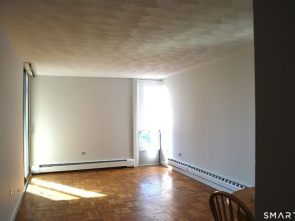 5th image of 87 Glenbrook Rd APT 7G