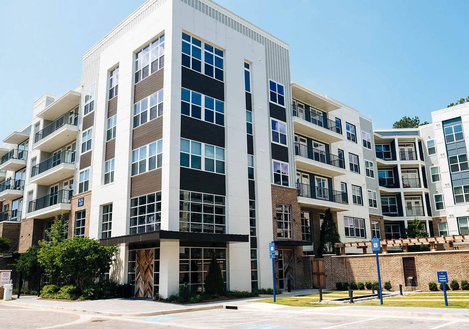 Juniper Sandy Springs — Photo 1
