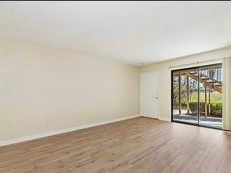 2495 W Acacia Ave — Photo 10