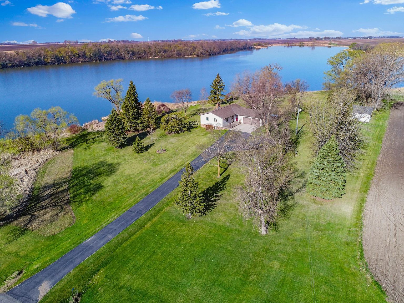Buruページ 19447 County Road 1, Morris, MN 56267 | Zillow