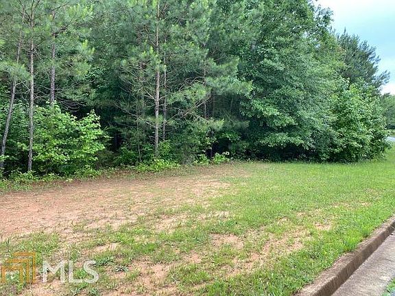 3rd image of 403 Saint Regis Dr