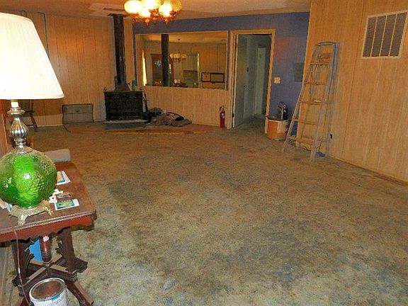 3rd image of 1026 W 2nd St