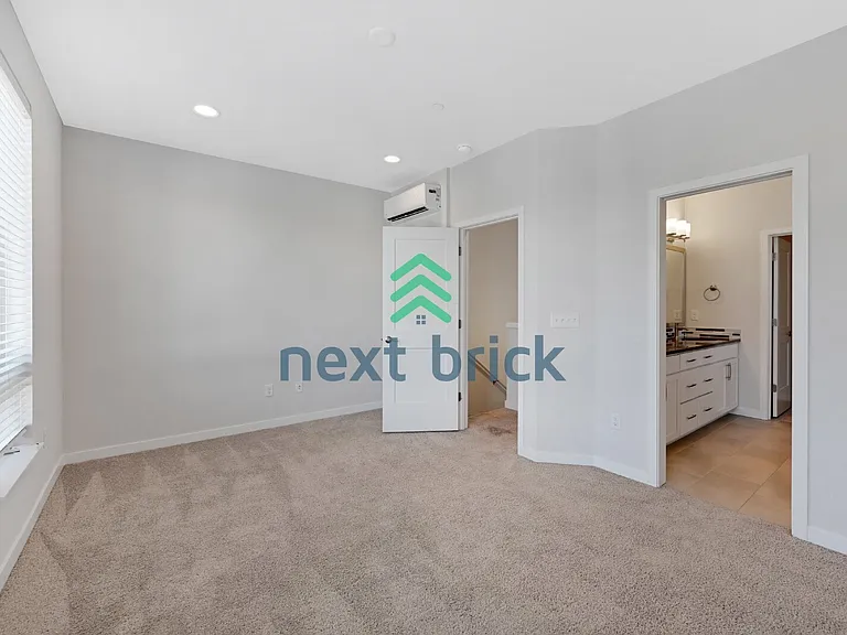 10945 NE 189th Pl #F — Photo 12