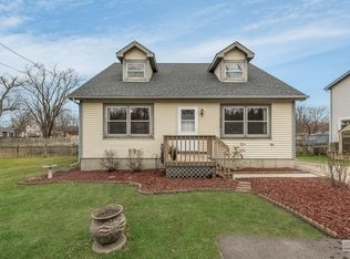 319 Spring Rd, Ingleside, IL 60041
