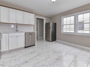 390 Avenue E, Bayonne, NJ 07002