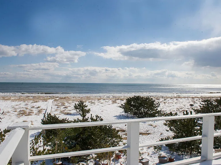333 Dune Rd — Photo 25