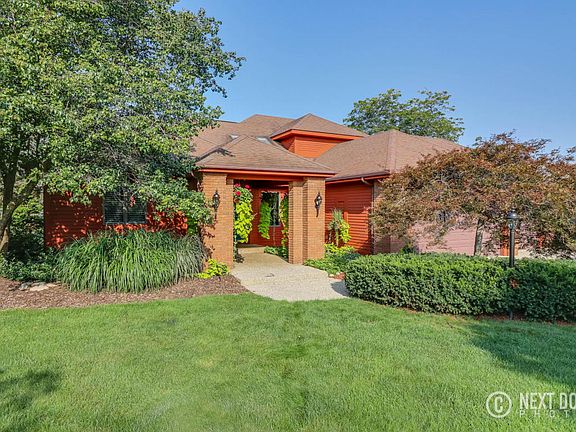 5th image of 867 Bluff Lake Dr