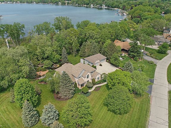 3rd image of 39620 Lake Park Ct