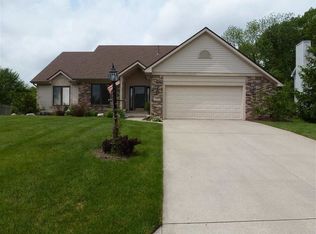 2208 Blue Harbor Dr, Fort Wayne, IN