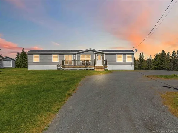 184 Riverside Dr, Fredericton Junction, NB E5L 1V9