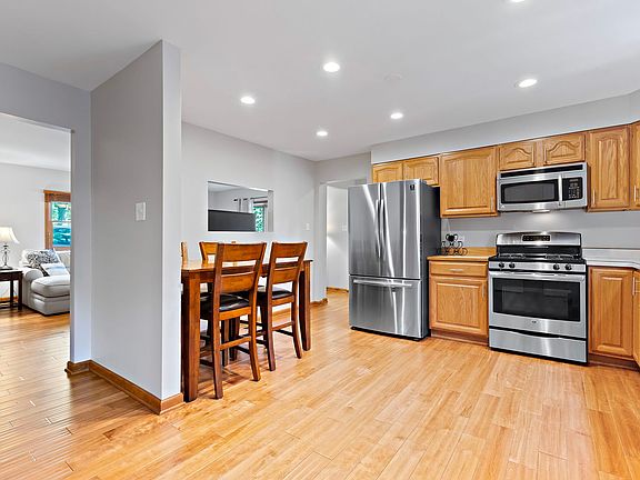 5th image of 419 Woodland Ave