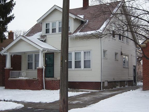Side view of home with view of driveway