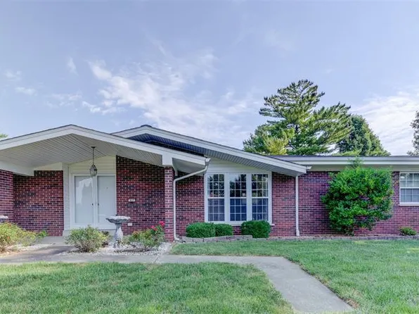 617 Indian Hills Dr, Saint Charles, MO 63301