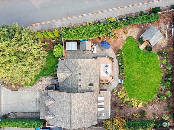 Large back yard with RV Parking, side access >