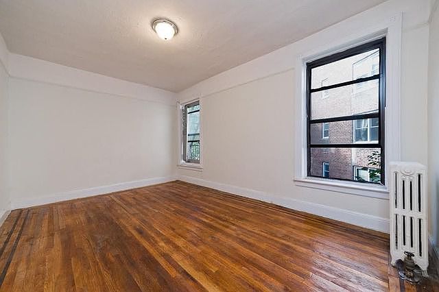2nd image of 900 E 18th St APT D5