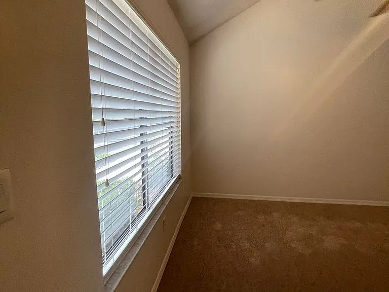 3504 NW 37th Ave — Photo 4