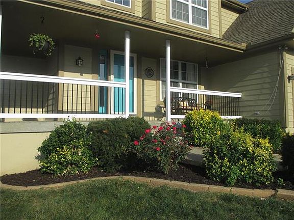4th image of 909 NE Colleen Dr