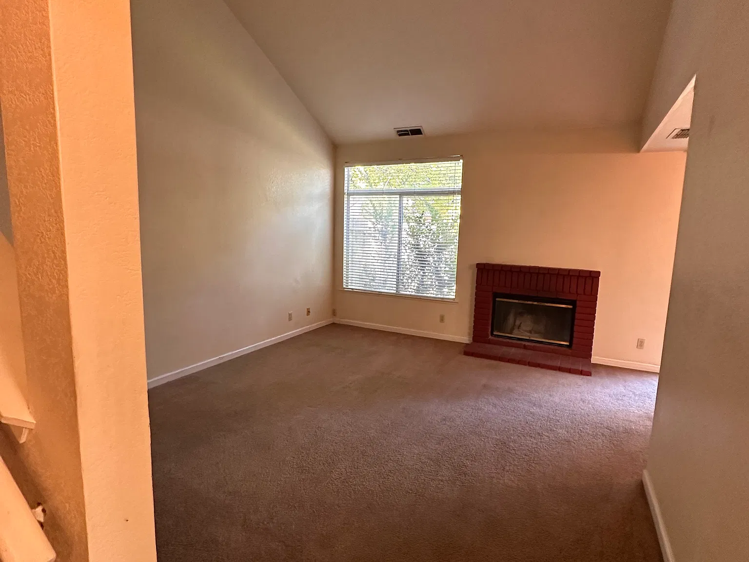 3 bed, 2.5 bath, 1268 sqft, $2,000 — Photo 4