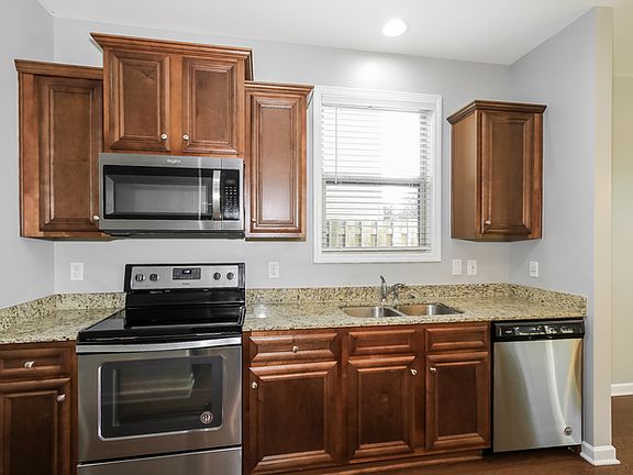 5th image of 262 Claudia Dr