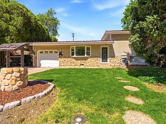 3rd image of 335 Mountain View Dr