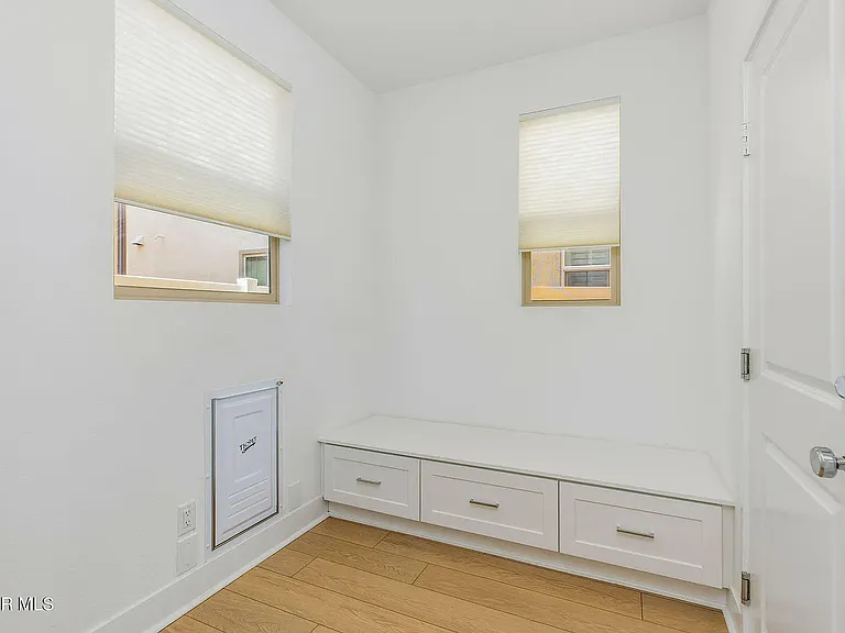 716 Edward Scholle Dr — Photo 13