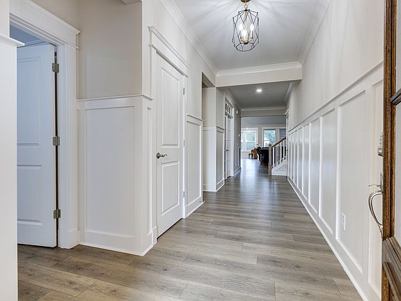 4th image of 5043A High Park Hill Dr