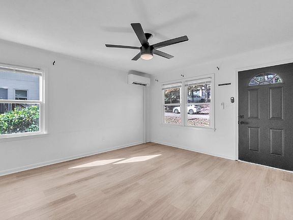 5th image of 409 Yardley Ct APT A