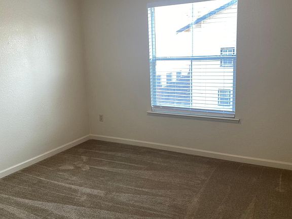 5th image of 4319 Railroad Ave #10