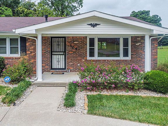3rd image of 105 Rebecca Ln