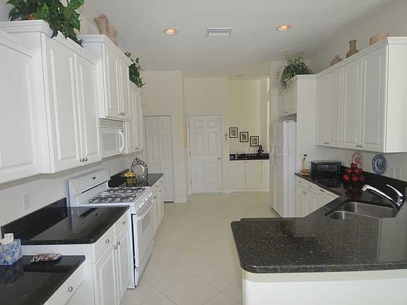 4th image of 2885 Egret Ct