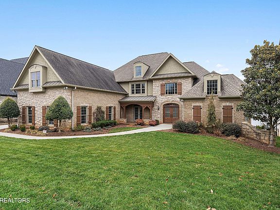 3rd image of 1403 Charlottesville Blvd