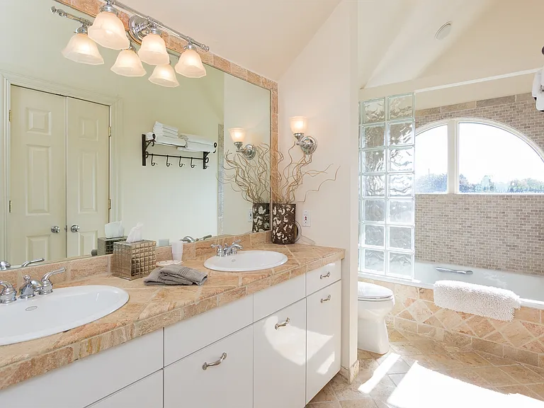 Bay Ln — Photo 19