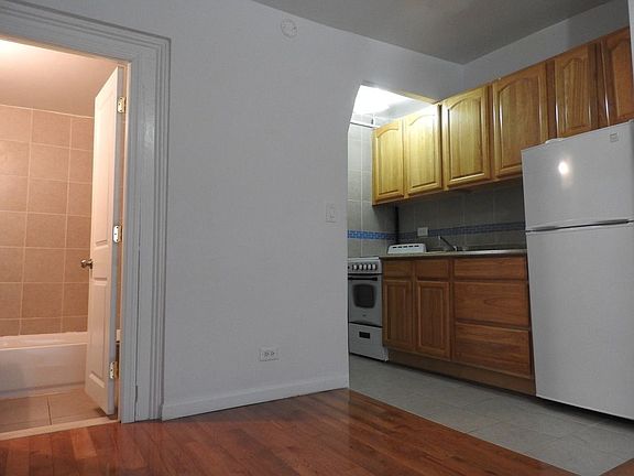 5th image of 62 W 48th St APT 5R