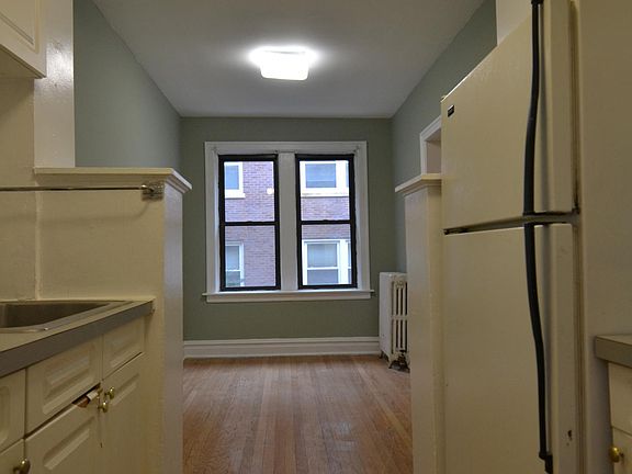 3rd image of 1433 W Carmen Ave APT 1D