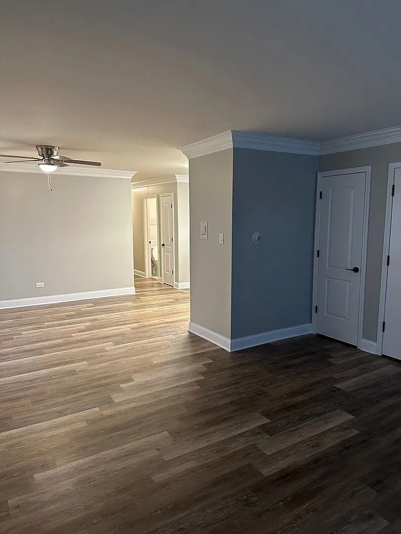 Charming 2 Bed 1.5 Bath Near Downtown Downers Grove — Photo 3